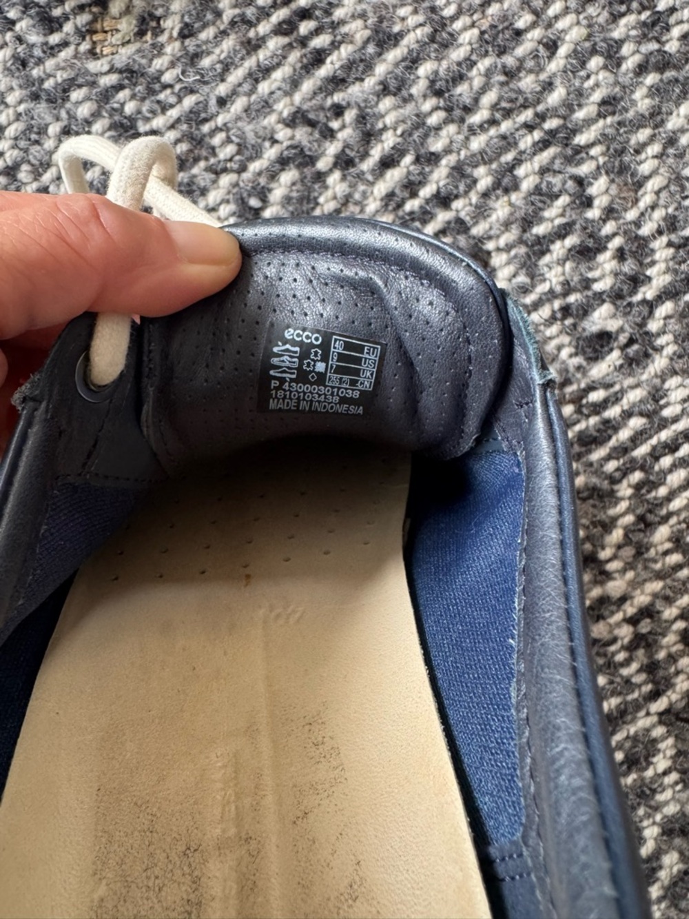 Ecco Soft 7 Navy Leather Casual Sneakers with Cream Laces - Picture 2 of 4